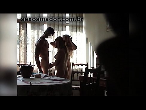 ❤️ L'amichi sessu invitanu un omu gigante è un trio cun ellu Video cazzo à porn co.desixxxtube.ru