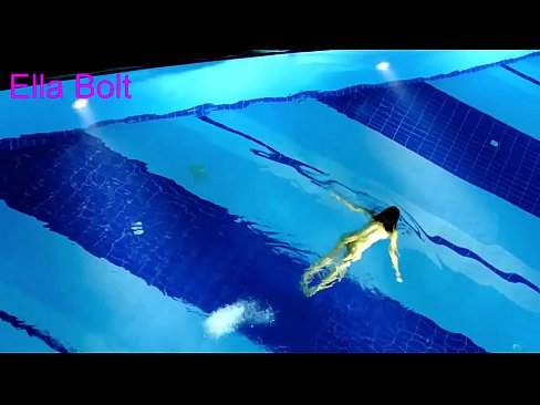 ❤️ Ùn possu micca piantà di fighjulà, ghjovana bionda catturata nuda in piscina ELLA BOLT Video cazzo à porn co.desixxxtube.ru