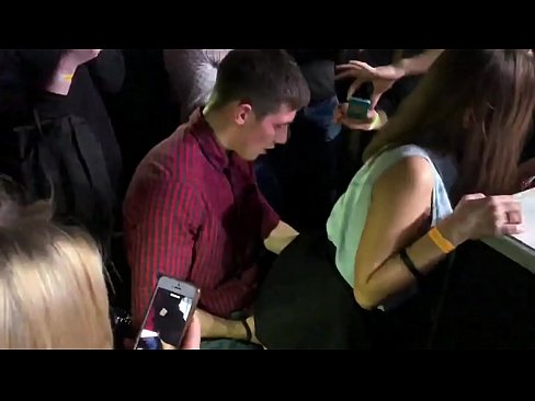 ❤️ Sessu reale in una discoteca russa. Una ragazza russa di 18 anni in l'anu è a vagina scopata in una discoteca Video cazzo à porn co.desixxxtube.ru